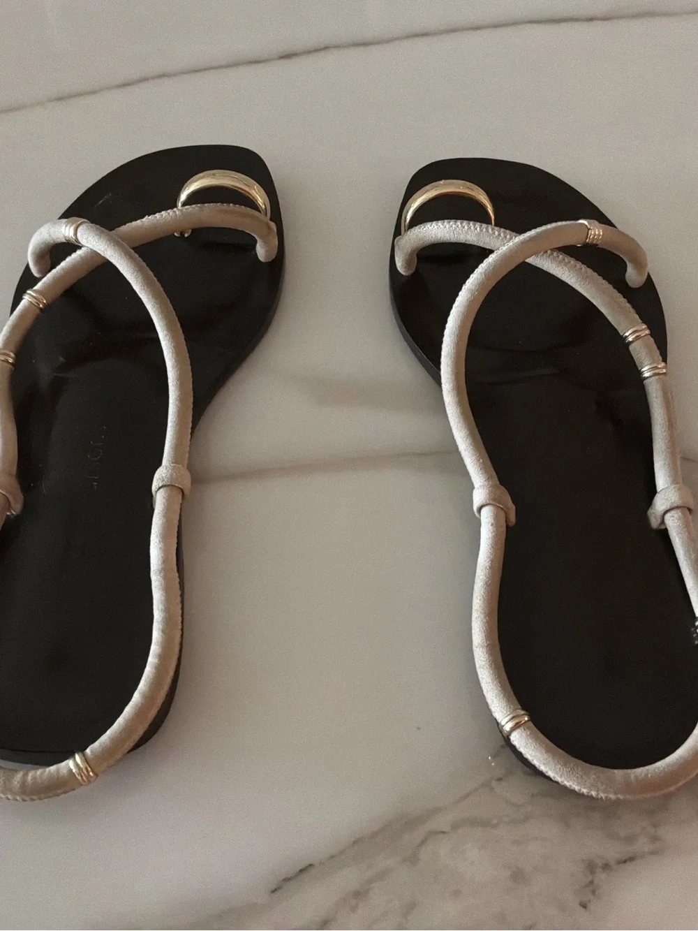 Laurie Bijoux Cream Leather Strappy Toe-Ring Flats